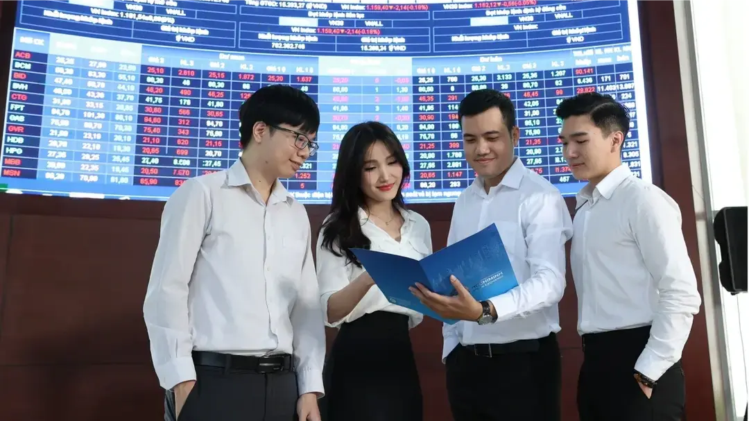 Nhiều doanh nghiệp nộp đơn niêm yết trên HOSE